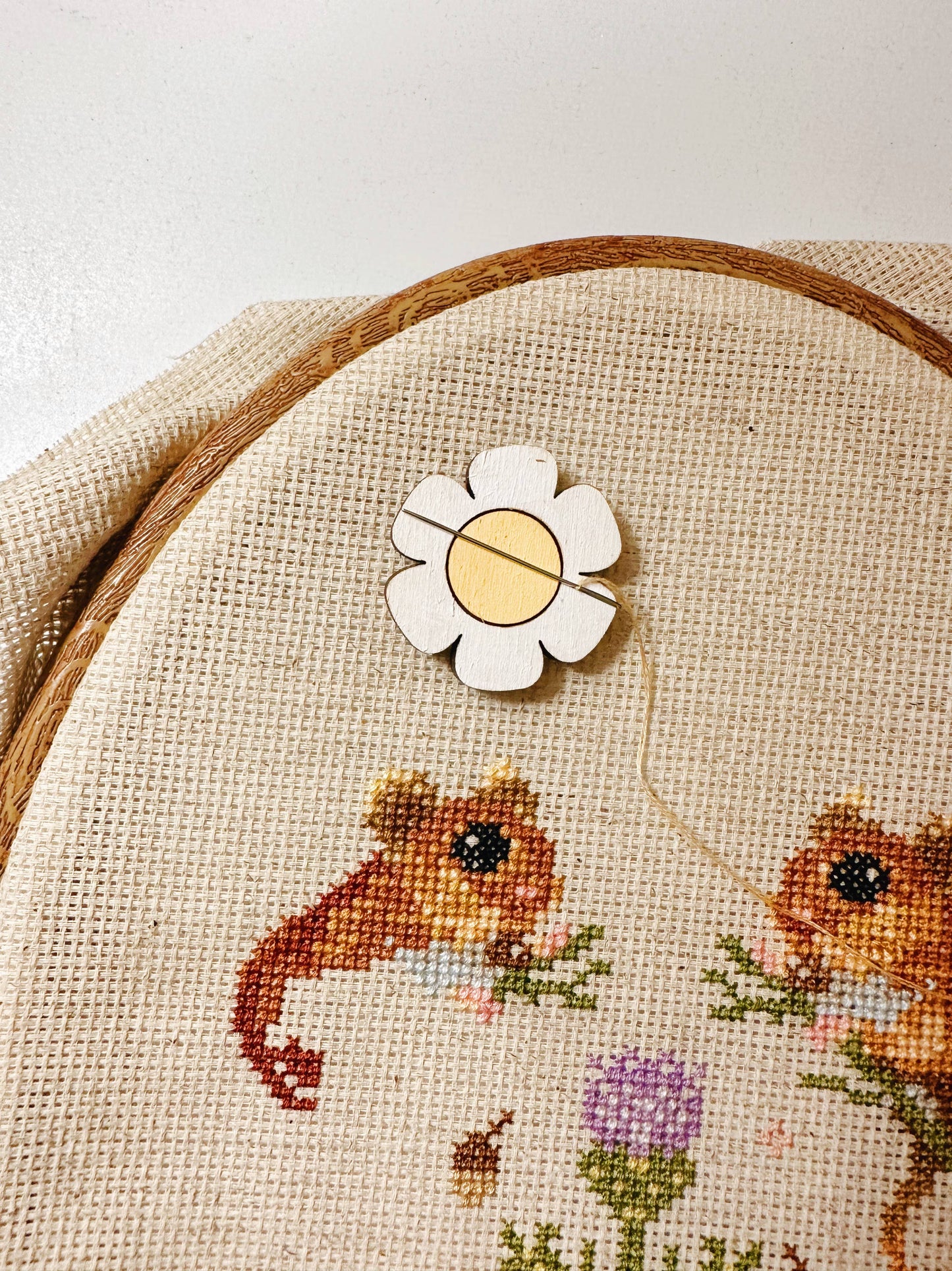 Daisy Wooden Needle Minder