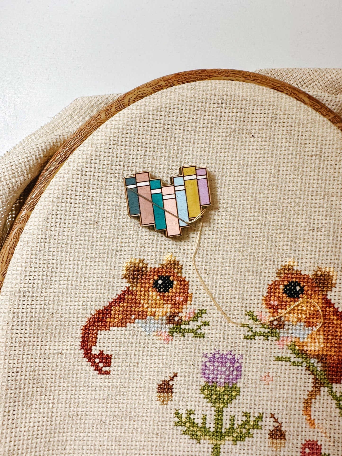 Book Wooden Needle Minder