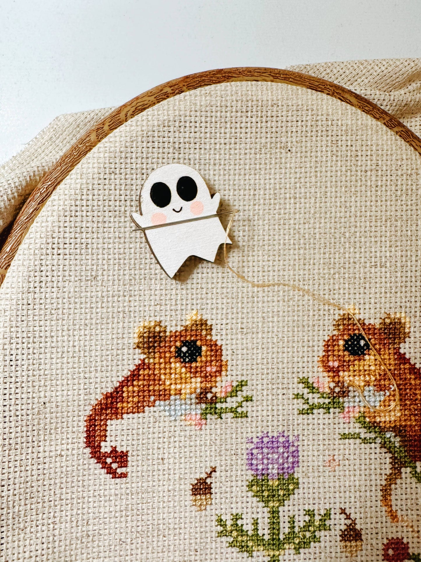 Ghost Wooden Needle Minder