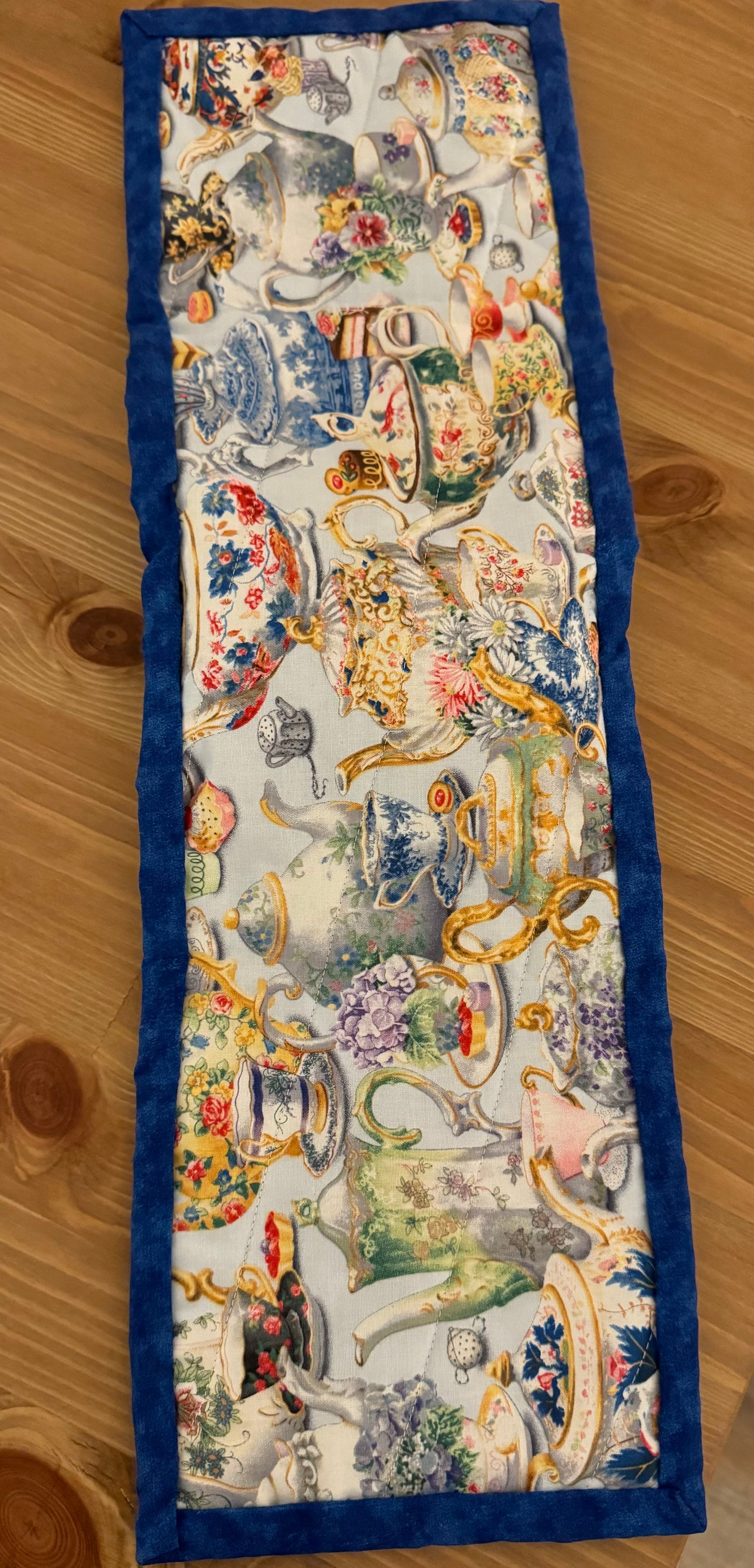 Tea and Snacks with Dark Blue Trim Stitcher's Arm Chair Caddy