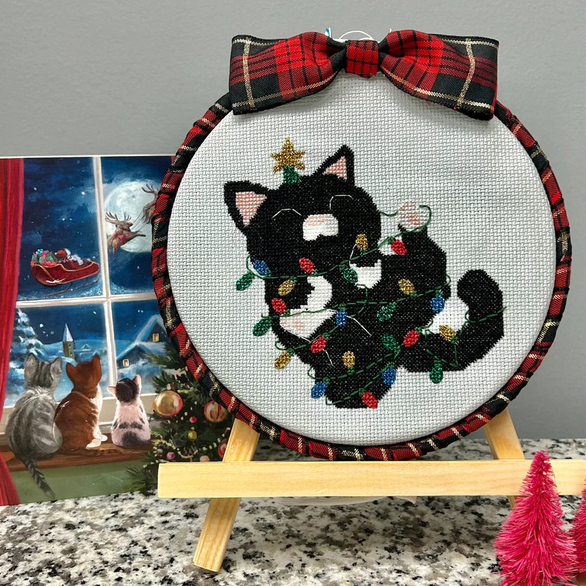Kitty Christmas Tangle - The Stitchin' Kitten