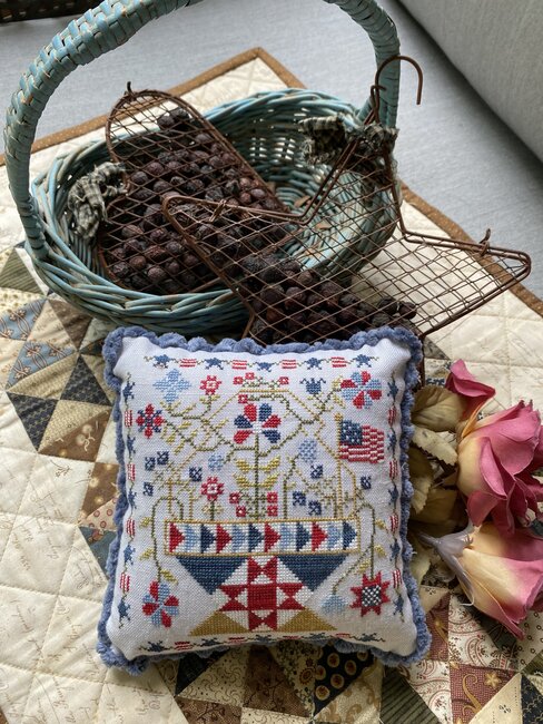 Betsy's Patriotic Basket - 4th of July - Pansy Patch Quilts and Stitchery