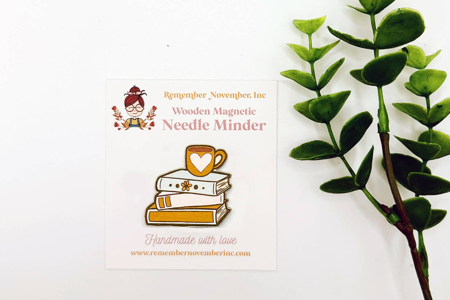 Heart Mug with Books Wooden Needle Minder