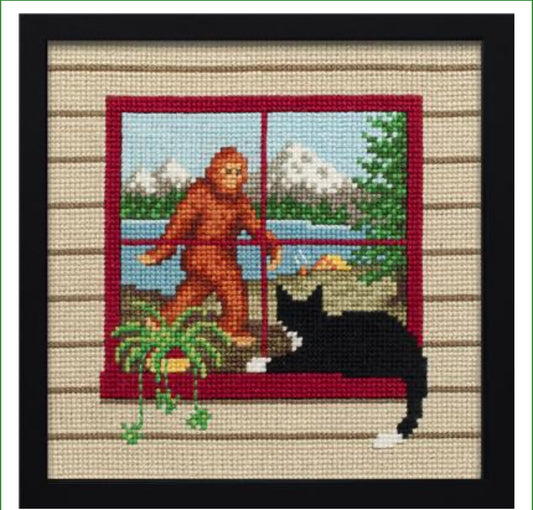 What the Cat Saw: Bigfoot! - Lola Crow