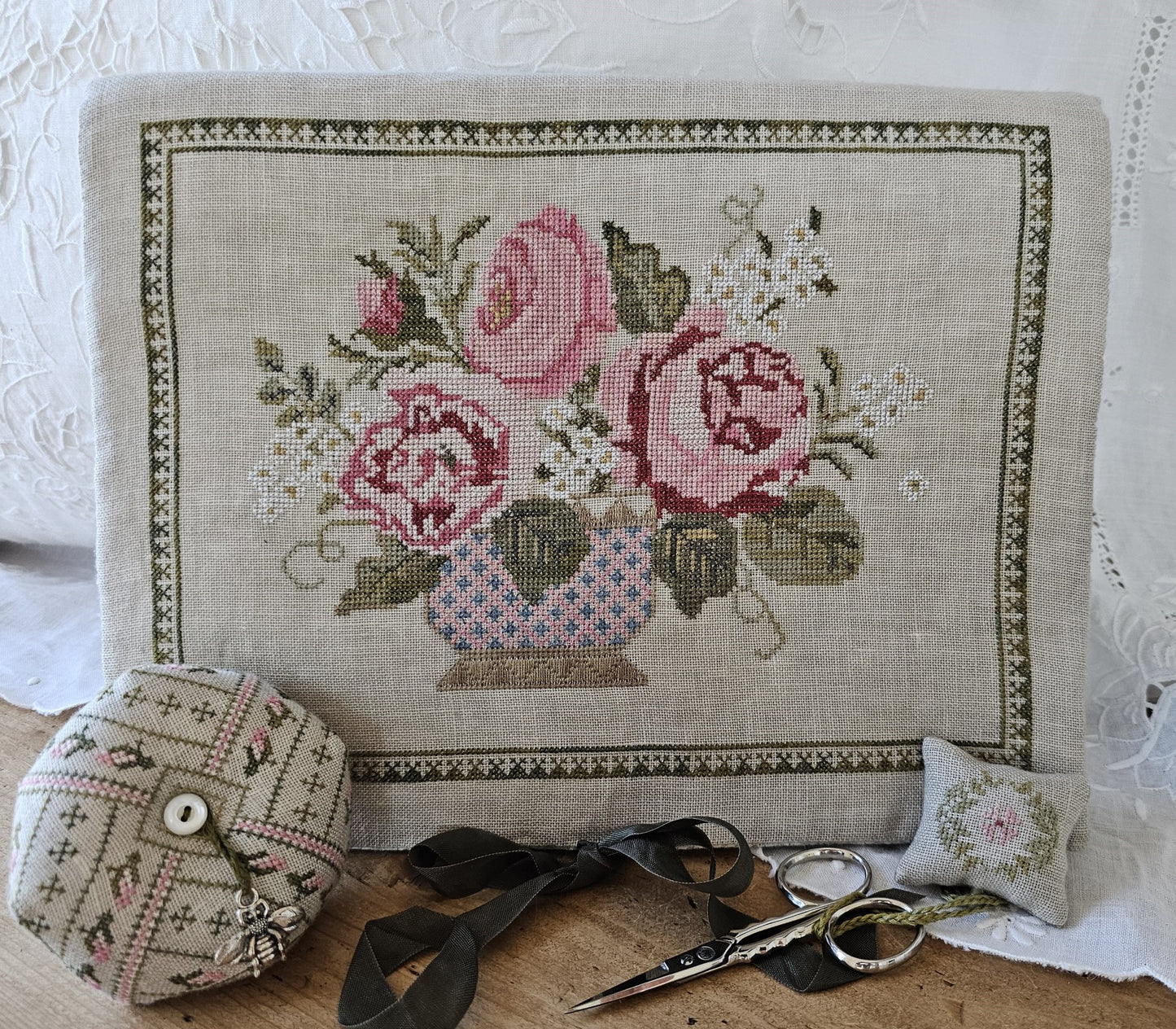 Peony Pocket And Accessories Chart - Samplers Not Forgotten
