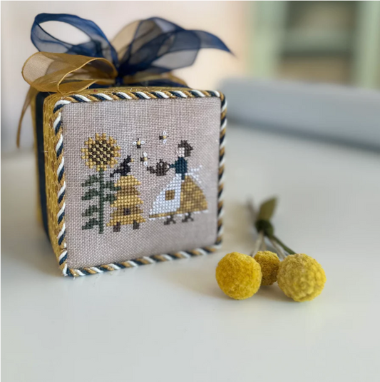 A Honey of a Frill - Heart in Hand Needleart