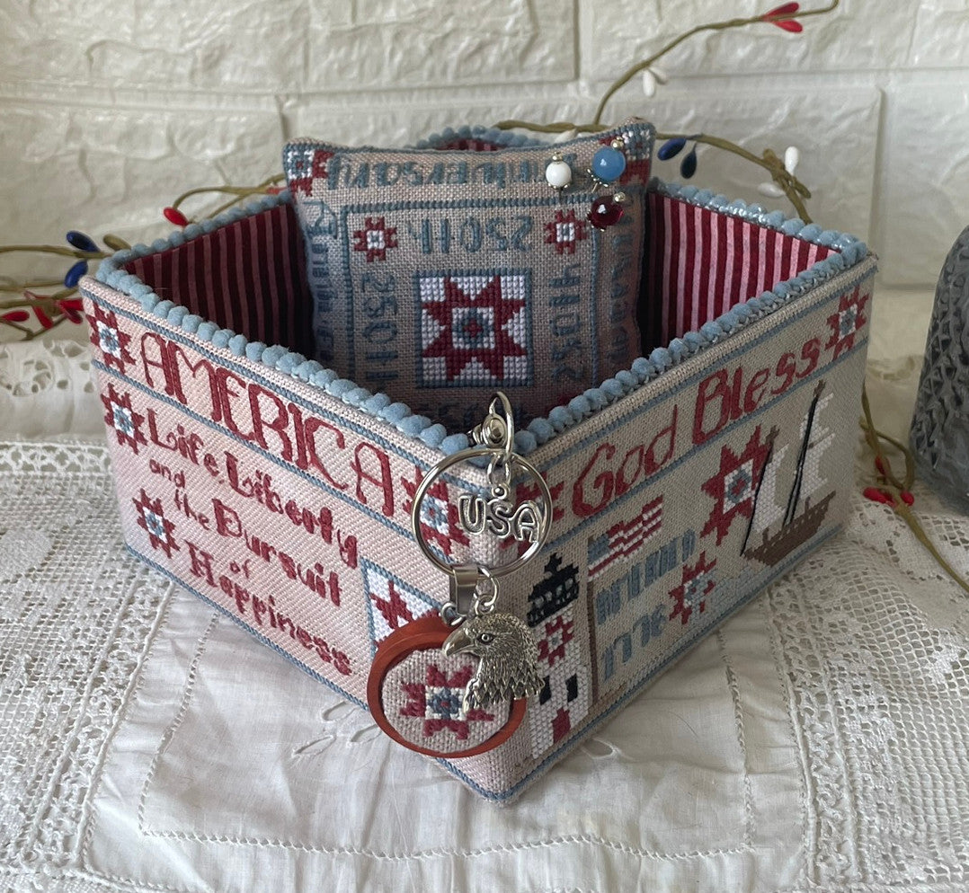 American Patriotic Sewing Basket - Mani di Donna
