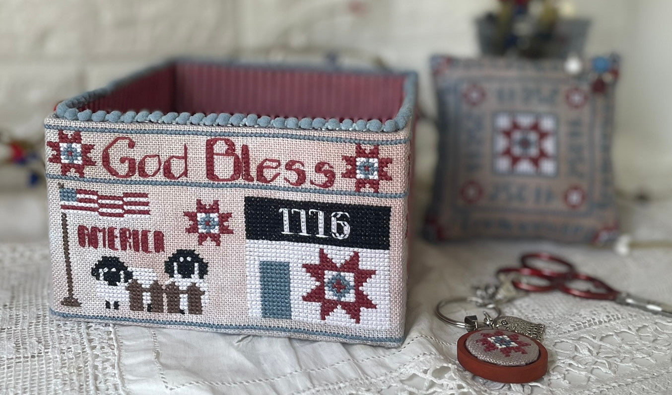 American Patriotic Sewing Basket - Mani di Donna