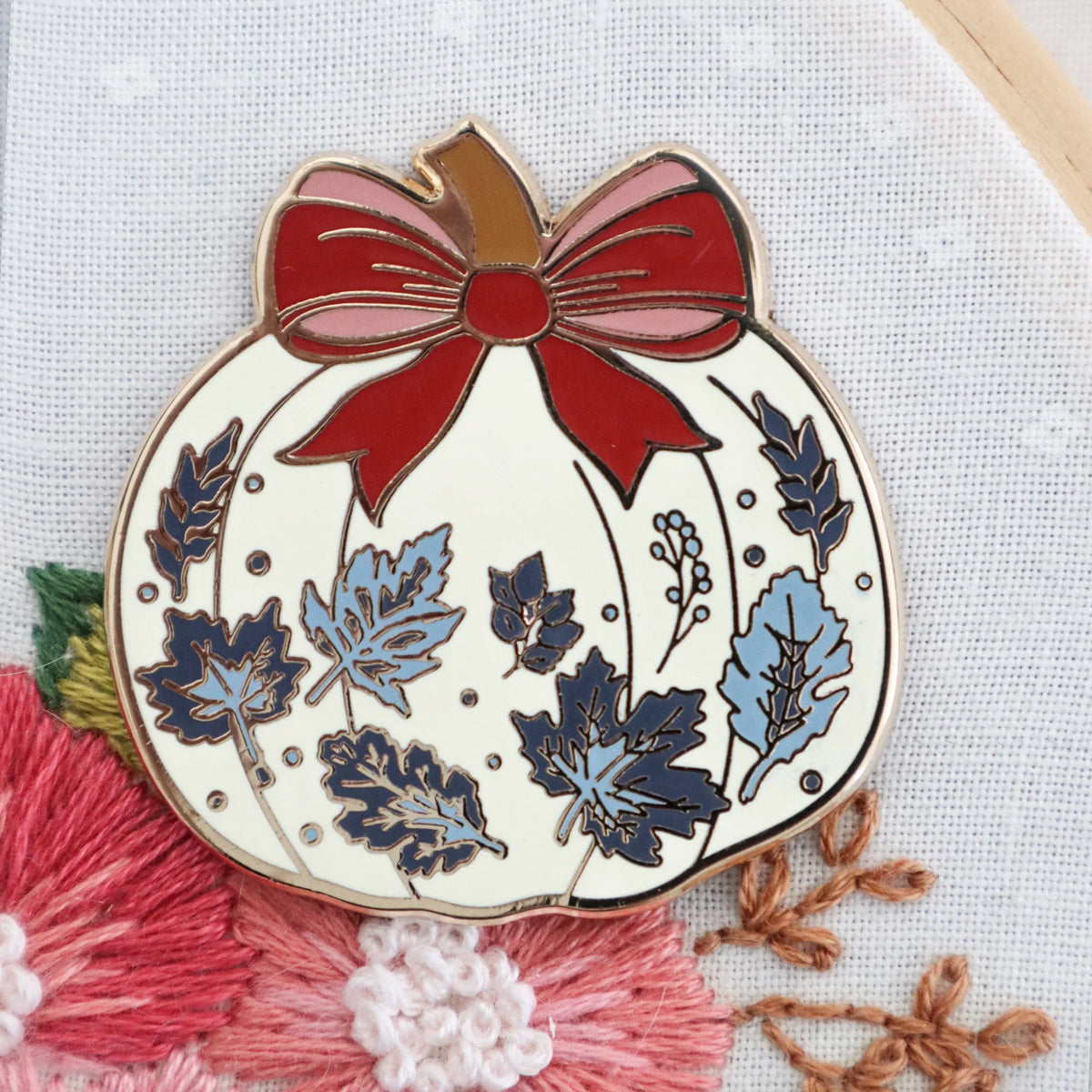 Blue Willow Pumpkin Needle Minder - Flamingo Toes