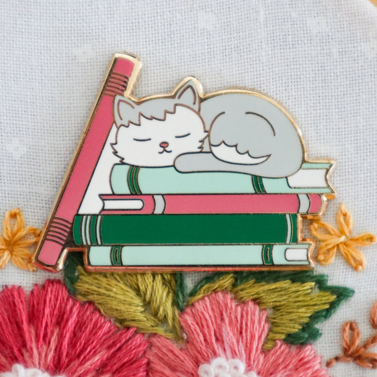 Bookish Cat Needle Minder - Flamingo Toes