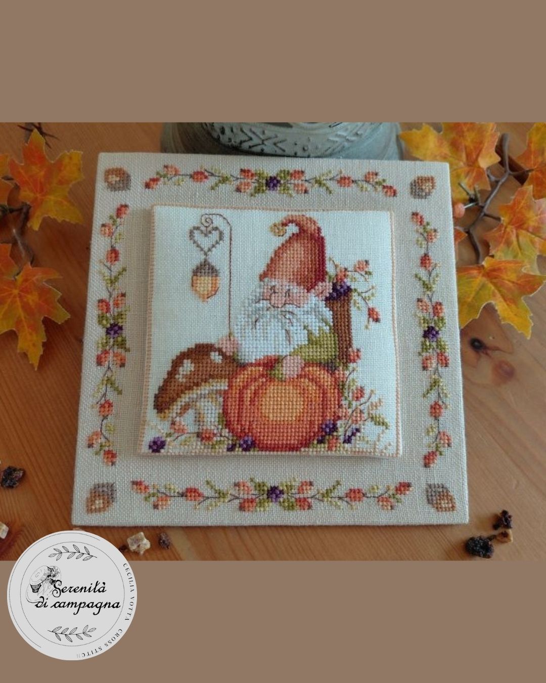 GIORNATA D'AUTUNNO - GNOMO (AUTUMN DAY - GNOME) - Serenità di Campagna - 2026 Needlework Marketplace PREORDER