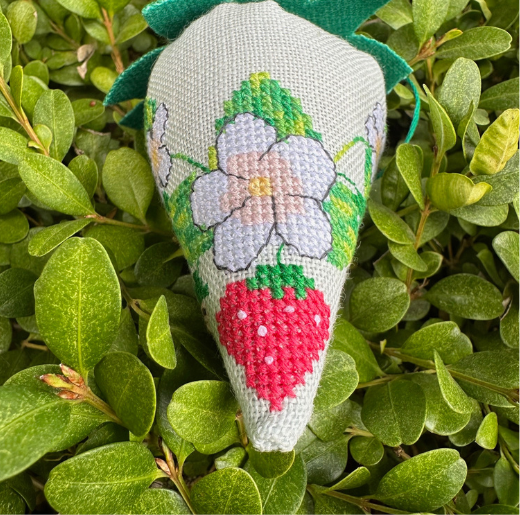 Mousy's Strawberry from the Strawberry Cottage Collection - Luhu Stitches