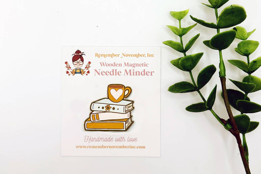 Heart Mug with Books Wooden Needle Minder