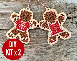 Gingerbread Kids Ornament Kit - Canadian Stitchery