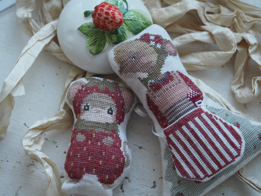 Strawberry Mouse - The Stitchery Sisters